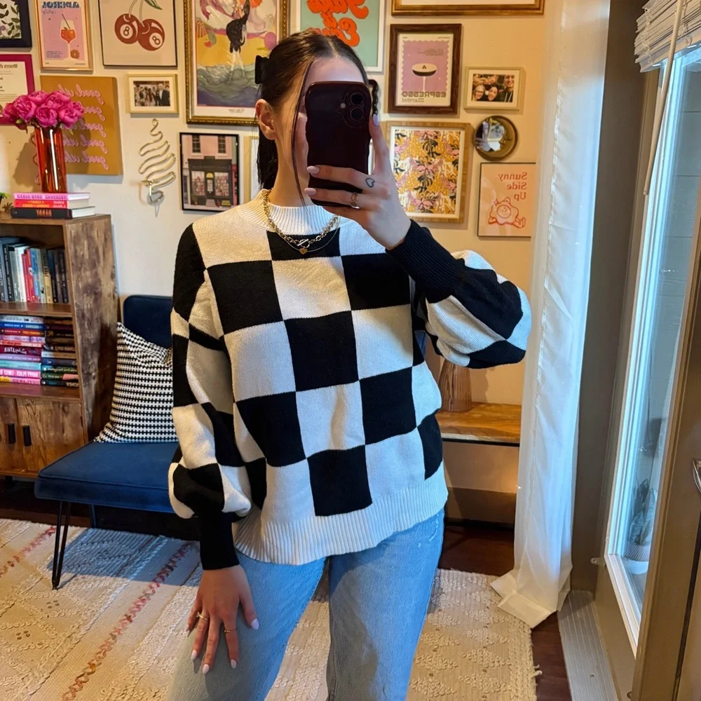 Zesica Black White Checkered Sweater - Picture 7 of 9